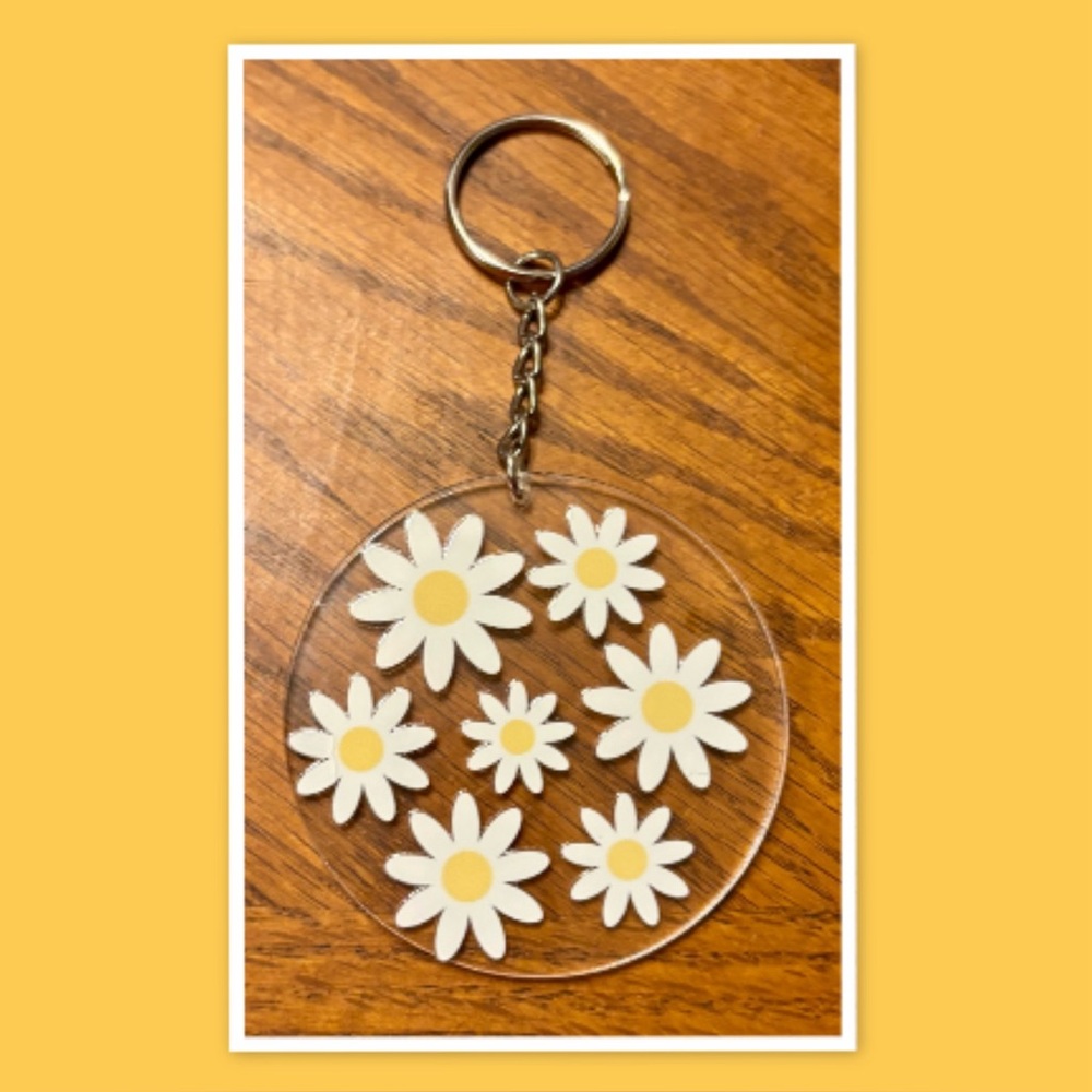 Round Acrylic Daisy Keychain